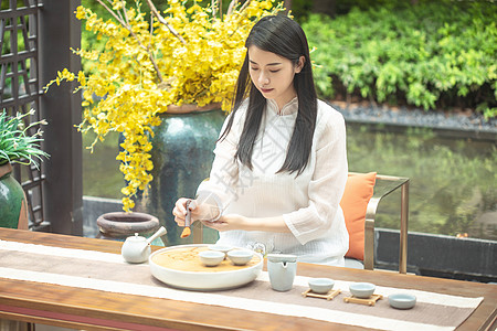 菊花茶明目清肝，茶香养生两相宜