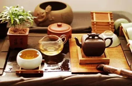 普洱茶香润心田，秋季润燥养生之道